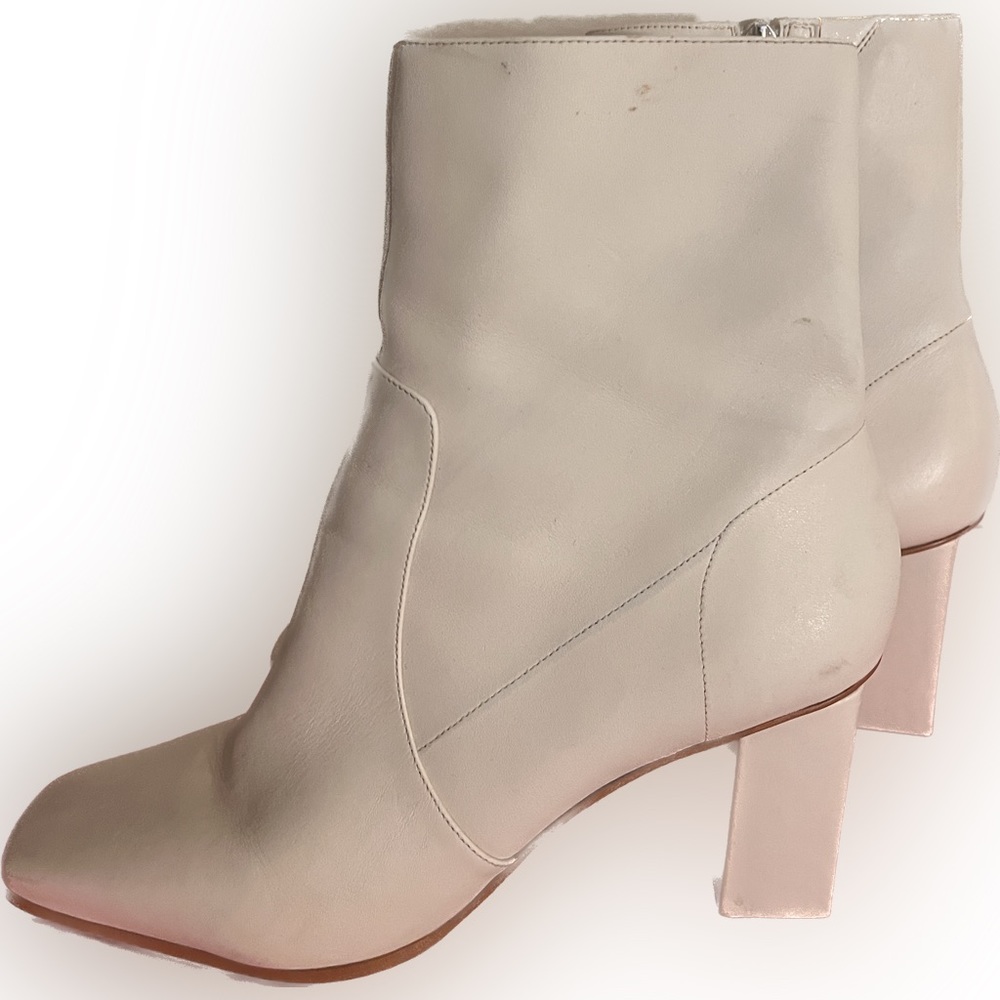 ALDO Size 10 Women’s ankle boot in color Off-White.